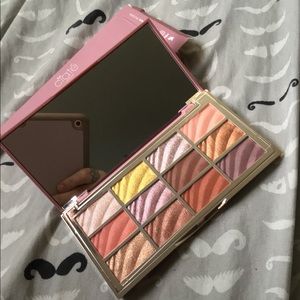 BNIB CIATÉ THE VELVET PALETTE